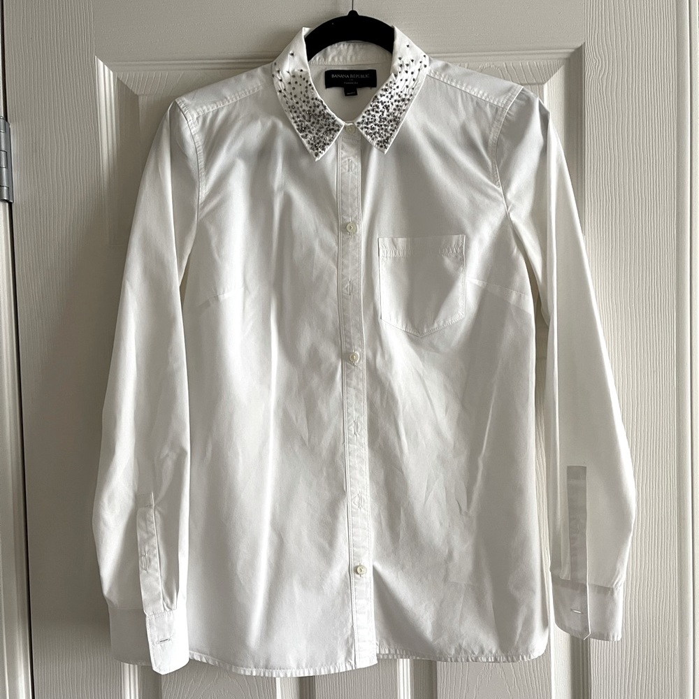 Banana Republic Classic Fit White Shirt with Beaded Collar (size S)